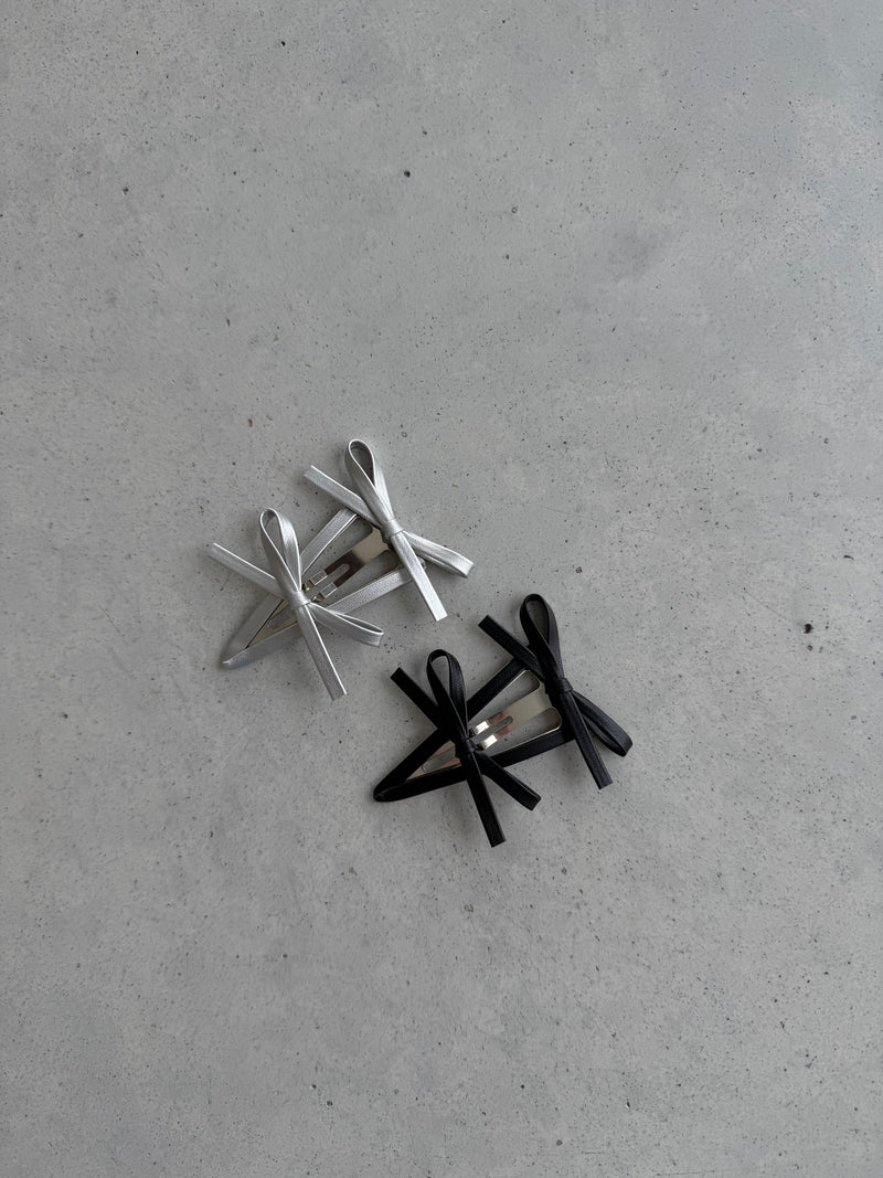 Pin ribbon triangle