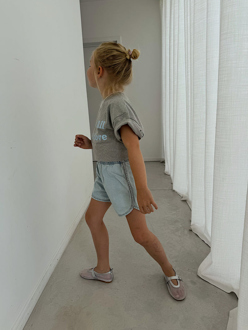 Tee Love is all gris