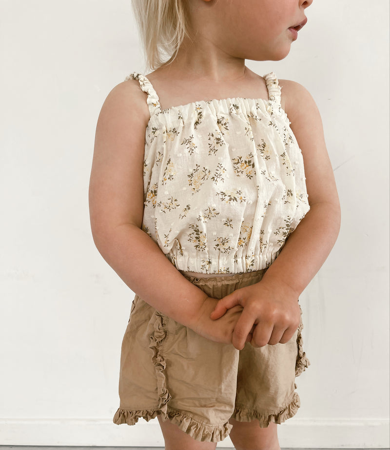 Tee brea flower yellow