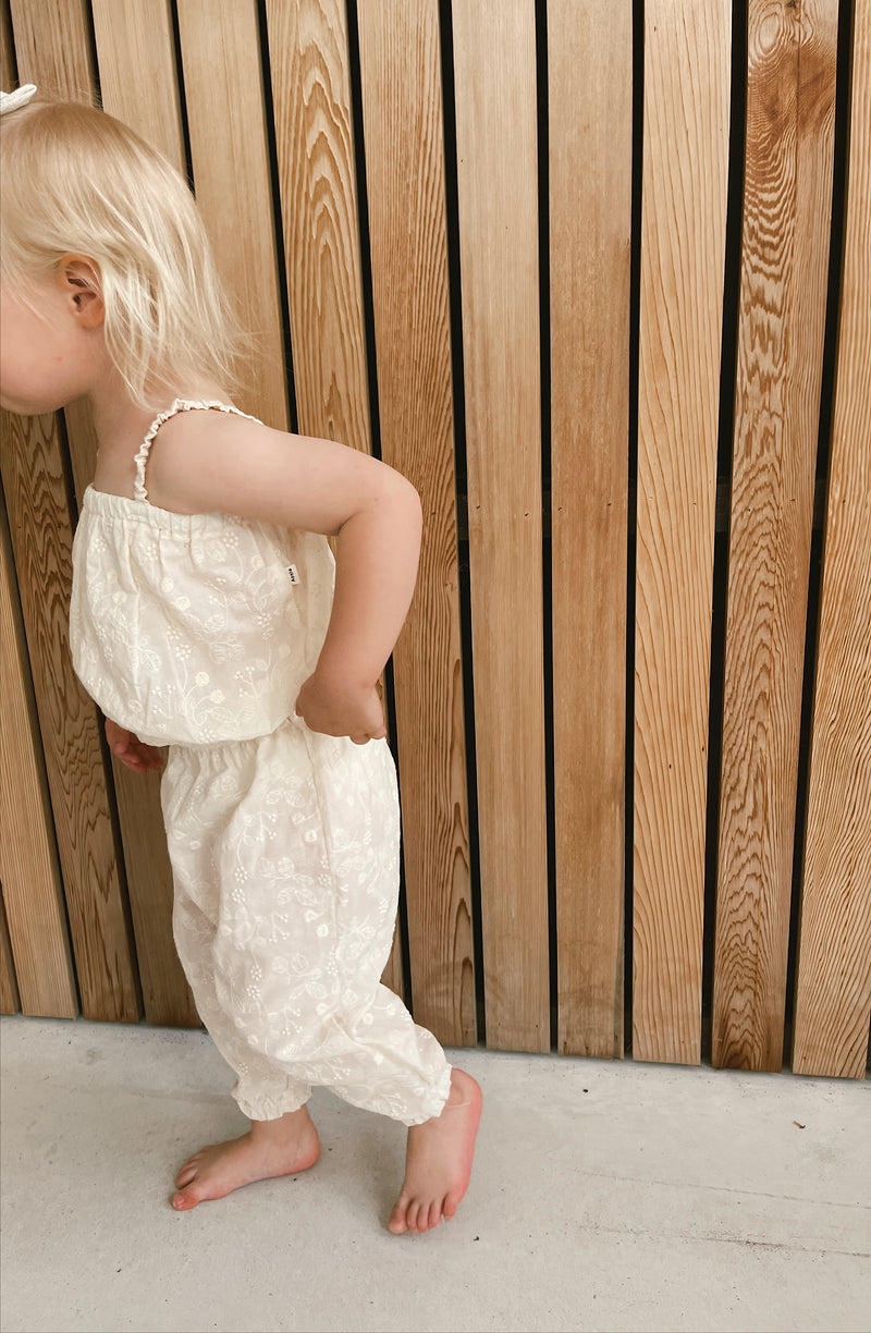 Tee brea flower cream
